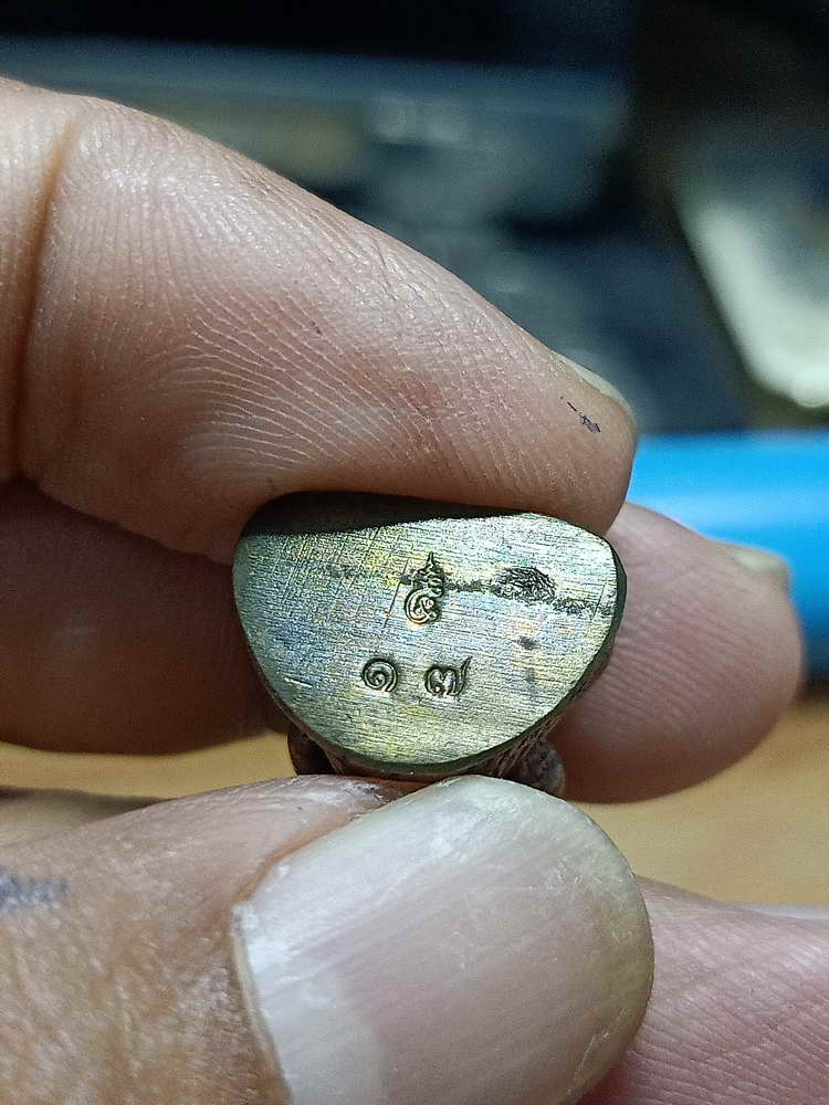 4-301 รูปหล่อมหามงคล รุ่นแรก หลวงปู่ผา วัดเดือยไก่ จ.อุบลราชธานี 2559 มช. เลข 17 กล่องเดิม