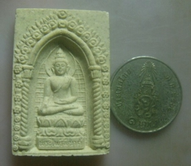 **​เบา​ๆ​**พระผงไพรีพินาศ รุ่นร่มไทร ๘๐ สมเด็จพระสังฆราช ๘๐ พรรษา วัดบวรนิเวศวิหาร ปี ๒๕๓๖**สวยๆ