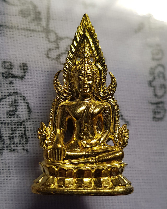 สมเด็จนางพญาเรือนแก้วลอยองค์ รุ่น ประวัติศาสตร์ ธงชัยจอมราชันย์ เนื้อทองผสม พร้อมกล่อง