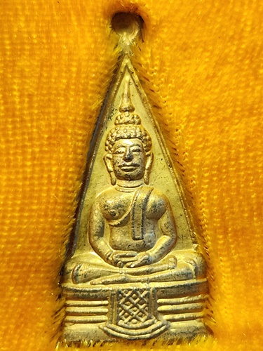 วัดโสธรวรารามวรวิหาร ฉะเชิงเทรา เหรียญหลวงพ่อโสธร พิมพ์สามเหลี่ยม รุ่น 4 อัญเชิญขึ้นจากน้ำปีที่ 244