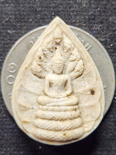 วัดเนินตามาก จ.ชลบุรี  พระกริ่งผงเกล็ดนาคราช หลวงปู่ม่น ครบรอบอายุ 80 ปี 2533