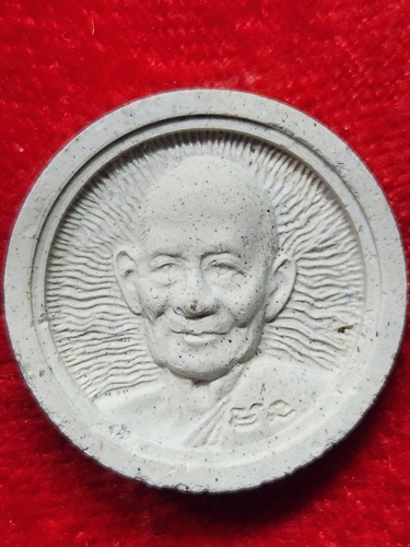 วัดเนินตามาก ชลบุรี พระผงรูปเหมือนพิมพ์จันทร์ลอย หลวงปู่ม่น (พระครูสุจิณธรรมวิมล) 