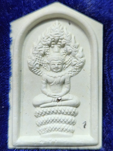 วัดเนินตามาก จังหวัดชลบุรี พระผงนาคปรกกันภัย หลวงปู่ม่น รุ่น: มหามงคล 84 ปี 2537