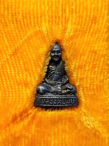 วัดเนินตามาก  ชลบุรี รูปเหมือน หลวงปู่ม่น รุ่นพิเศษ พิมพ์เล็ก