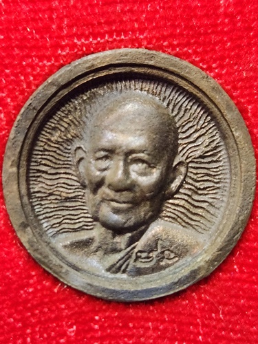 วัดเนินตามาก ชลบุรี เหรียญหล่อพิมพ์ล้อแม็ก หลวงปู่ม่น ธัมมจิณโณ รุ่นลายเซ็นต์ 2536 พิมพ์เล็ก