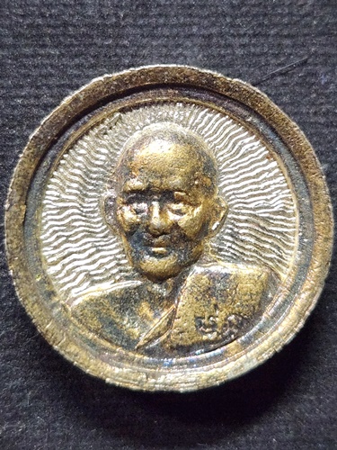 วัดเนินตามาก ชลบุรี เหรียญหล่อพิมพ์ล้อแม็ก หลวงปู่ม่น ธัมมจิณโณ รุ่นลายเซ็นต์ 2536 พิมพ์ใหญ่