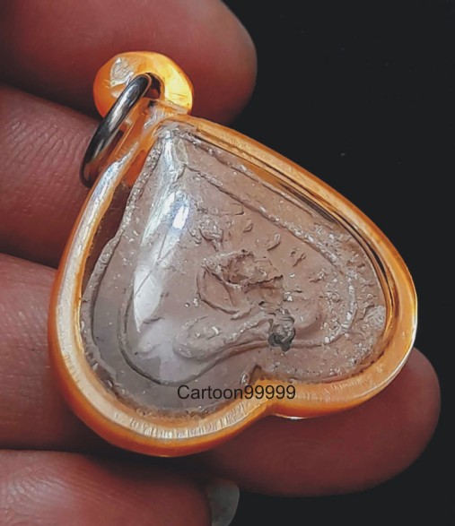 พระผงใบโพธิ์รัศมี หลวงปู่ดู่ วัดสะแก อยุธยา ปี ๒๐ เลี่ยมพร้อมใช้ครับผม