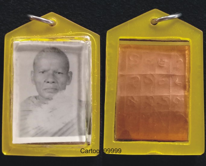 รูปถ่ายเกจิ หลังแผ่นจารยันต์ เลียมเก่าครับผม