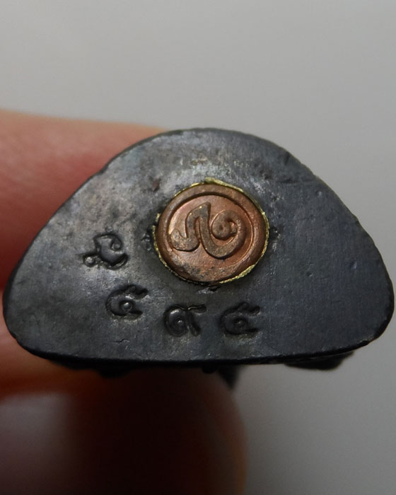 กริ่งลอยองค์ รุ่นอายุ ๓๕ ปี ครูบาชัยมงคล วัดไทรย้อย จ.แพร่ ปี๒๕๔๙