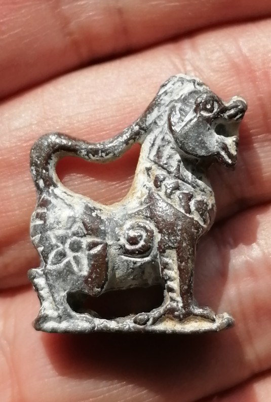 สิงห์คอยาวเนื้อตะกั่วสนิมแดง หลวงพ่อกวย วัดโฆสิตาราม​ จ.ชัยนาท ปี​ 2521​ เคาะเดียว      