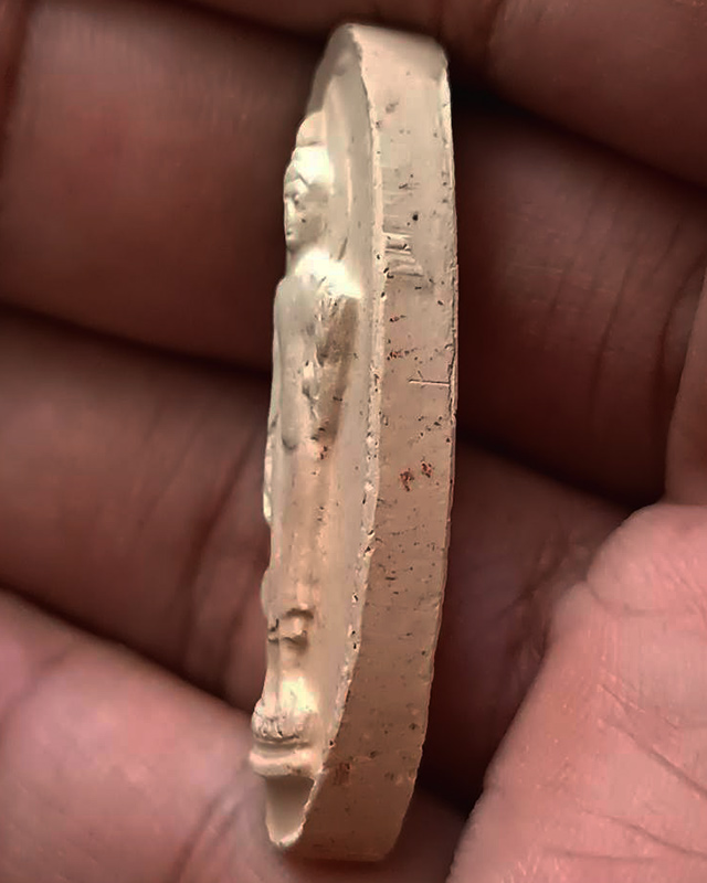 2.พระ 25 พุทธศตวรรษ เนื้อดินแร่ พิมพ์ร่มโพธิ์ร่มไทร พิมพ์นิยม หายากมาก