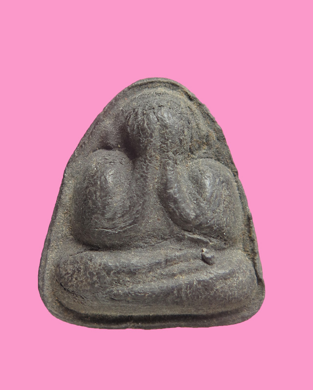 พระปิดตาเนื้อดำ