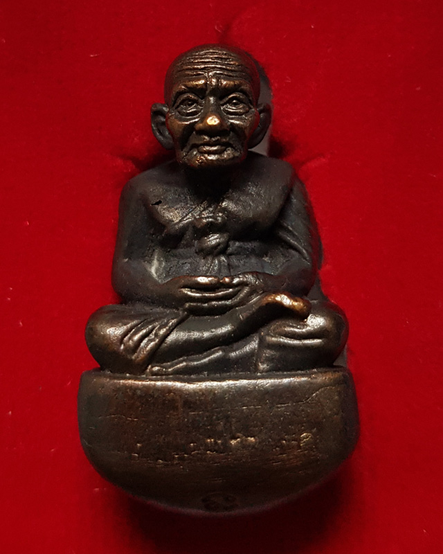 รูปหล่อเบ้าทุบ หลวงปู่ทวด เนื้อนวโลหะ วัดในหาน ภูเก็ต ปี 2536 ตอกโค๊ต พร้อมกล่อง