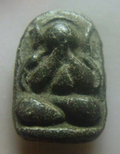 **เบา​ๆ​**พระปิดตามหาลาภ เนื้อผงคลุกรัก หนึกนุ่ม เก่าๆ ไม่ทราบที่**เนื้อจัด สวยๆ เชิญชมครับ 