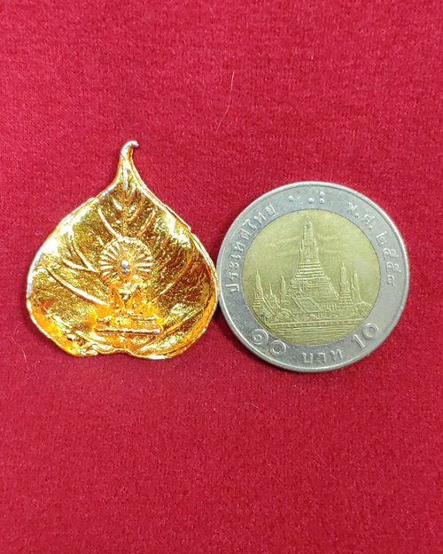 เหรียญหล่อใบโพธิ์พระพุทธเมตตา กะไหล่ทอง (ไม่ทราบที่)