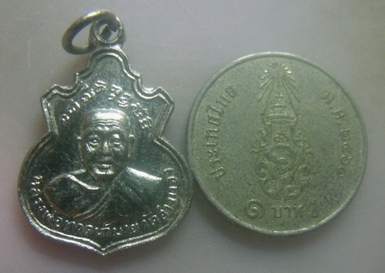 **เบาๆ**เหรียญหลวงพ่อทวดหัวมวย หลังพระพุทธชินราช วัดอ่างทอง จ.สงขลา**กะไหล่เงิน สวยๆ