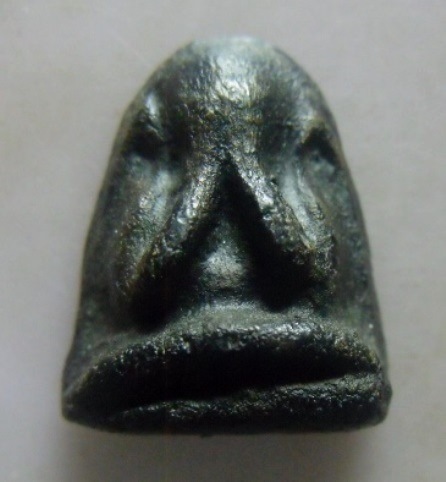 **เบา​ๆ​**พระปิดตาหลังแบบ เนื้อผงคลุกรัก เก่า สวยๆ ไม่ทราบที่**เนื้อจัด เชิญชมครับ