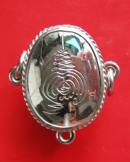 เบี้ยแก้ หุ้มเงินชุบทองคำขาว หลวงพ่อพระมหาสุรศักดิ์ วัดประดู่พระอารามหลวง สวยคะ