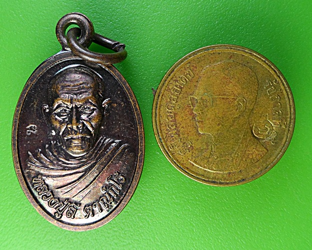 เหรียญเม็ดแตงหลวงปู่ลี วัดป่าหัวตลุก นครสวรรค์ .1888.*