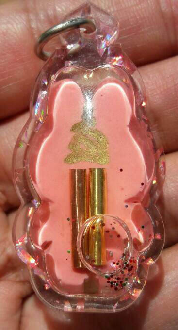 ลาบูบู้ ด้านหลังมีจาร ตะกรุดบรรจุมวลสาร เคาะเดียว    