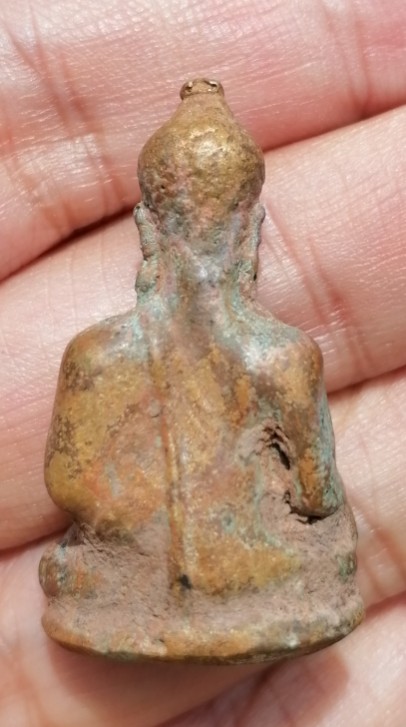 พระไม่ทราบที่ เคาะเดียว  