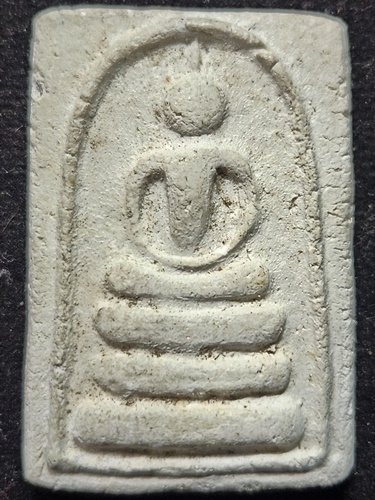 วัดระฆังฯ ( คณะ ๗) กรุงเทพฯ พระสมเด็จ หลวงปู่หิน  พิมพ์เศียรกลม อกครุฑ ปี 2500