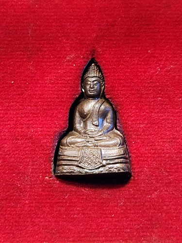 วัดโสธรวรารามวรวิหาร จังหวัดฉะเชิงเทรา รูปหล่อ หลวงพ่อโสธร รุ่น ทองประทาน  ปี พ.ศ. 2550 