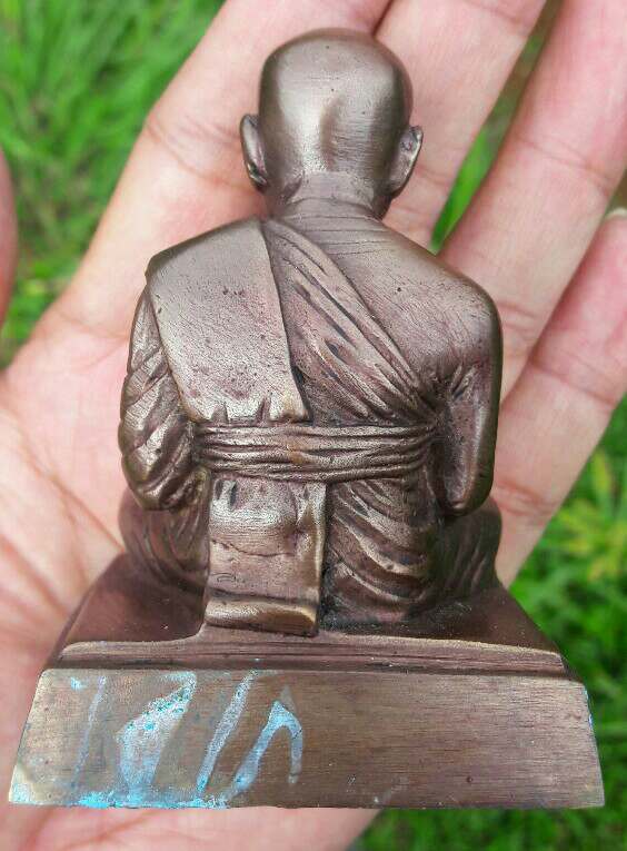 พระบูชาหลวงปู่ทวด พิมพ์ ลอยองค์ หน้าตัก 2 นิ้ว เนื้อโลหะ วัดช้างให้ ปี 2555 เคาะเดียว