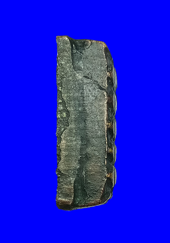 พระหลวงปู่ทวดหลังตัวหนังสือ วัดม่วง(หนองแขม) กรุงเทพฯ เนื้อโลหะผสมรมดำ ปี2505