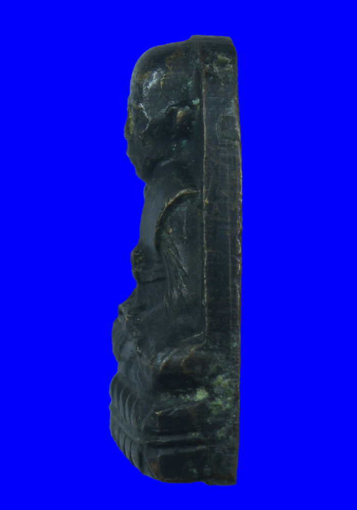 พระหลวงปู่ทวดหลังตัวหนังสือ วัดม่วง(หนองแขม) กรุงเทพฯ เนื้อโลหะผสมรมดำ ปี2505