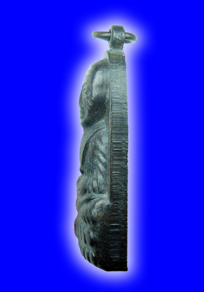 พระหลวงปู่ทวดพิมพ์เตารีด(มีหู) พิมพ์ใหญ่ หลังตัวหนังสือ(แจกปีนัง) เนื้อทองแดง ปี2524