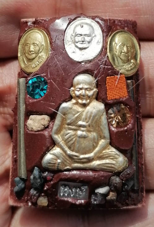 สมเด็จงาแกะ หลวงปู่หงษ์ พรหมปัญโญ วัดเพชรบุรี จ.สุรินทร์ หลังจัเต็ม พบเจอน้อย ปี 2556 เคาะเดียว