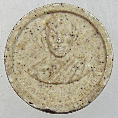 ๒๐ พระผงท่านเจ้าคุณนรฯ หลังสือพันโลกสร้าง