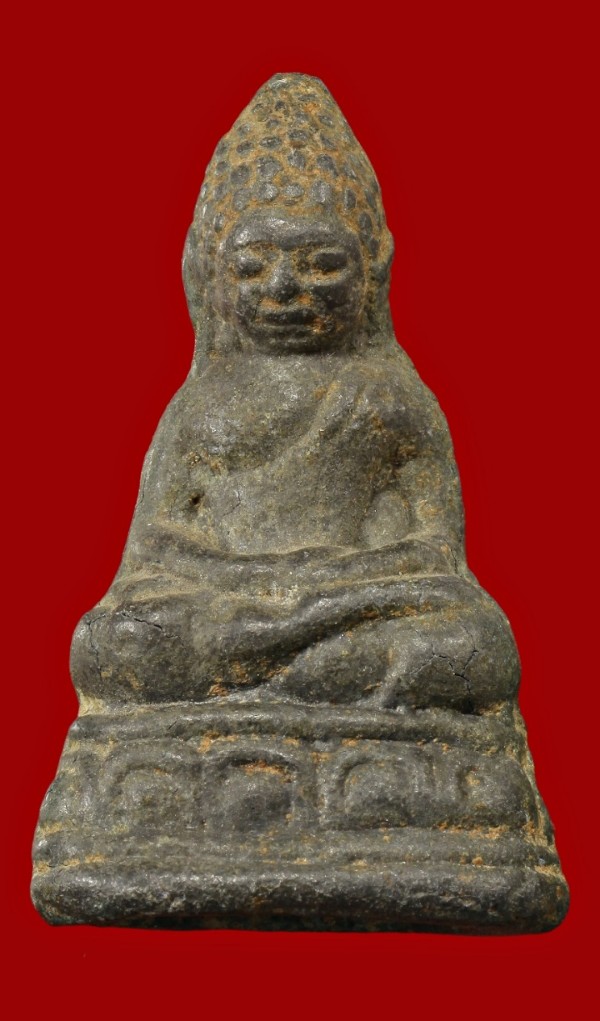 พระบูชาขนาดเล็กเนื้อชินตะกั่ว หน้าตัก ๒ ซม. ฐาน ๓ ซม. สูง ๕ ซม 