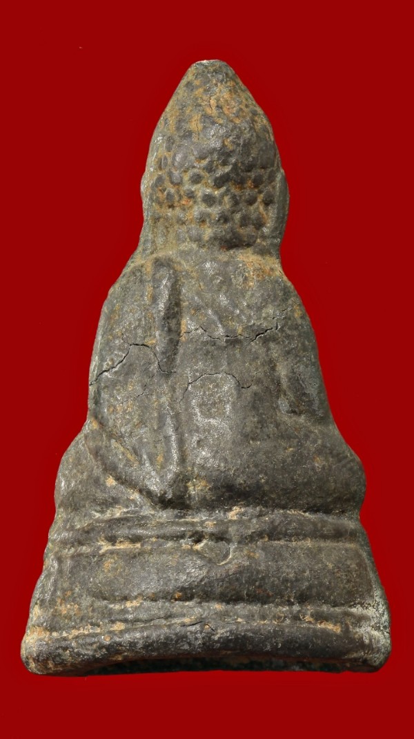 พระบูชาขนาดเล็กเนื้อชินตะกั่ว หน้าตัก ๒ ซม. ฐาน ๓ ซม. สูง ๕ ซม 