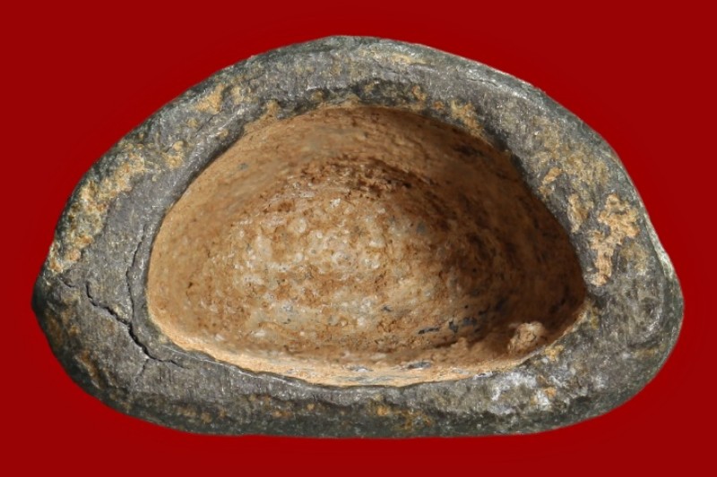 พระบูชาขนาดเล็กเนื้อชินตะกั่ว หน้าตัก ๒ ซม. ฐาน ๓ ซม. สูง ๕ ซม 