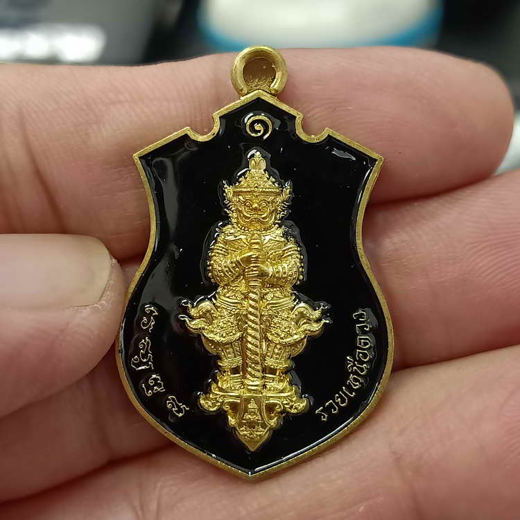 เหรียญท้าวเวสสุวรรณ รุ่นแรก รวยเหนือดวง หลวงพ่อรวย วัดมาบตาพุด จ.ระยอง ปี 2565 เนื้อชทองทิพย์ ลงยาดำ