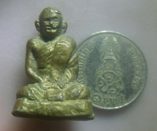 **เบา​ๆ​**รูปหล่อเกจิ เนื้อโลหะผสม เก่าๆไม่ทราบที่**เนื้อจัดๆ สวยๆ เชิญชมครับ