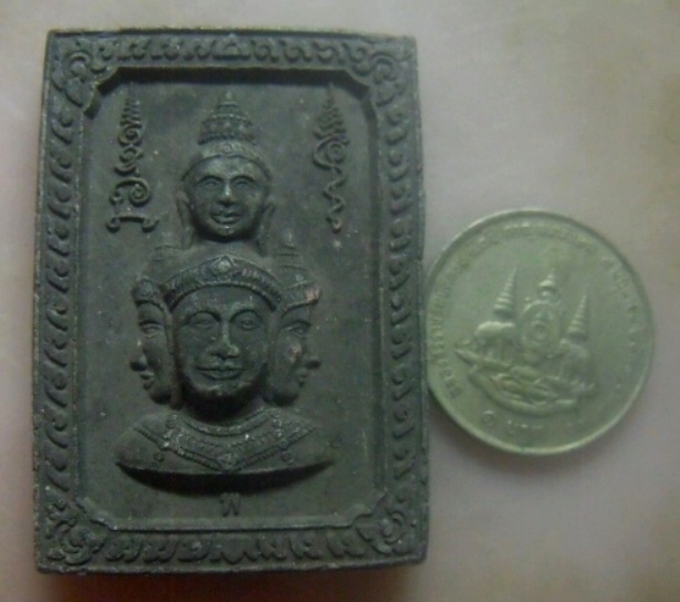 **เบาๆ**เศียรองค์พ่อหลักเมือง รุ่นคุ้มภัย บันดาลโชค ปี ๒๕๔๙**หลังยันต์ สวยๆ