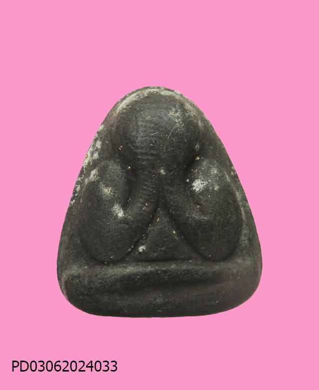 พระปิดตา เจ้าคุณวิเชียร วัดเครือวัลย์ หลังแบบ