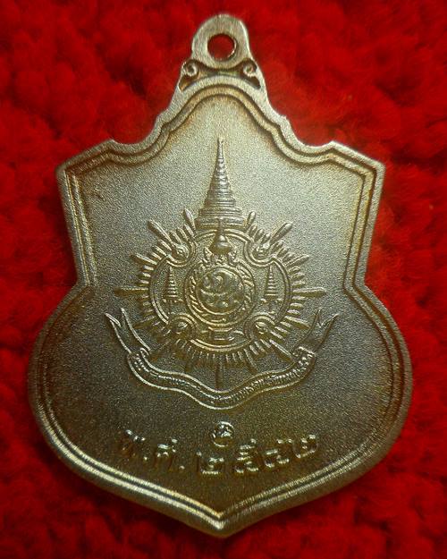 เนื้อเงินพ่นทราย เหรียญเสมาในหลวงรัชกาลที่9( ร.๙) ครบ6 รอบ ปี 2542