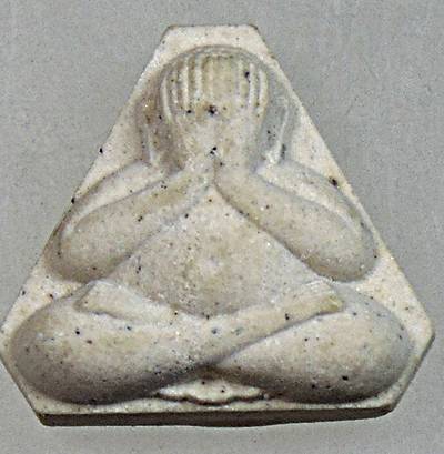 พระปิดตาพิมพ์ห้าเหลี่ยม กรมหลวงชุมพร ย้อนยุค รุ่น ๑ เนื้อผงจันทร์ลอย ปี ๒๕๕๗ หลวงพ่ออิฏฐ์ พระมหาสุรศ