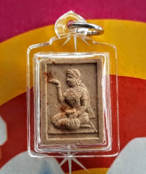 นางกวัก หลวงพ่อเอียด วัดไผ่ล้อม เนื้อผงพุทธคุณ เกษรดอกไม้ เกศา ...เคาะเดียวแดง...