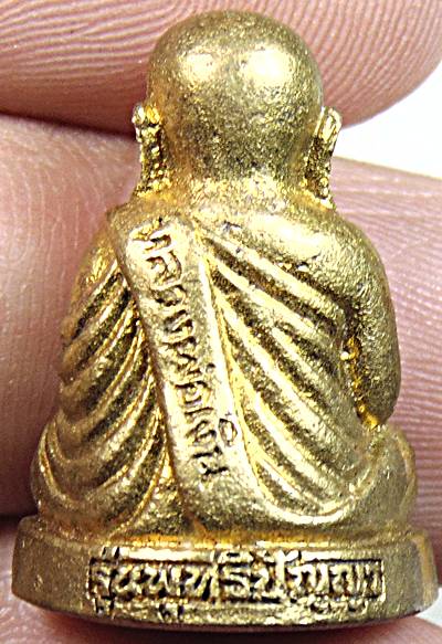 หลวงพ่อเงิน บางคลาน รุ่นพุทธิปัญญา เเช่น้ำมนต์ในพิธีพุทธาภิเษกหลวงพ่อหวั่น วัดคลองคูณประธานในพิธี