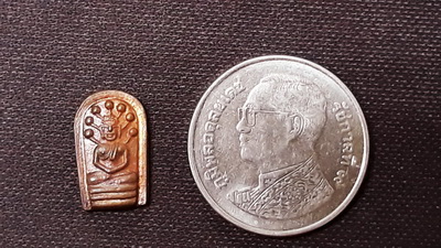 ปรกใบมะขาม รุ่นแรก หลวงพ่อกุหลาบ วัดใหญ่สว่างอารมณ์ เนื้อทองแดงผิวไฟพิมพ์นิยม สวยเดิมหายากครับ