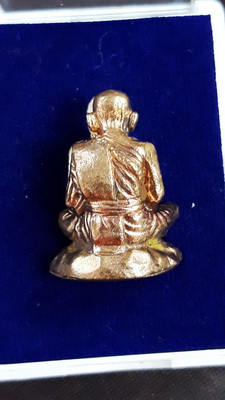 รูปหล่อหลวงปู่หมุนรุ่น พึงใบบุญ60 เนื้อทองชนวน สวยพร้อมกล่องตอกโค้ชและตัวเลขน่าเก็บน่าใช้ครับ 