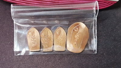 พระนาคปรกใบมะขาม รุ่นแรก ชุดเนื้อทองแดงไม่ตัดปีก" หลวงปู่เช้า วัดห้วยลำใยสวยพร้อมซองเดิมครับ