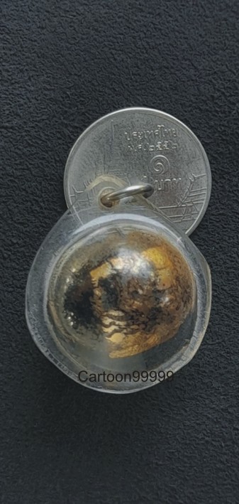 ลูกอมสีผึ้งว่านดอกทองมหาเสน่ห์ หลวงพ่อสงวน วัดไผ่พันมือ สุพรรณบุรีครับ