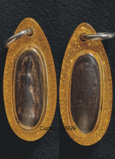 พระลีลาเล็ก หลวงพ่อกวย วัดโฆสิตาราม ชัยนาทครับผม เนื้อดำ สวย เดิม เลี่ยมเก่า สวย สมบูรณ์ครับผม