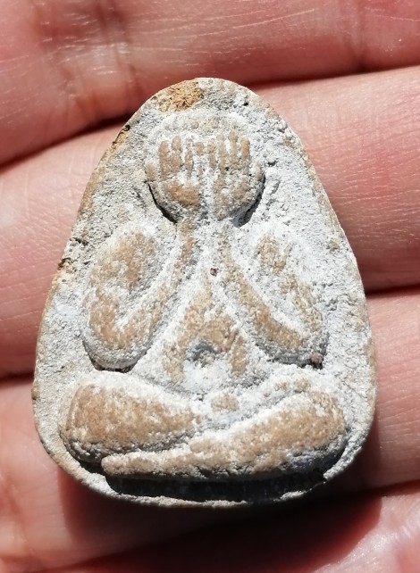 พระไม่ทราบที่ เคาะเดียว   